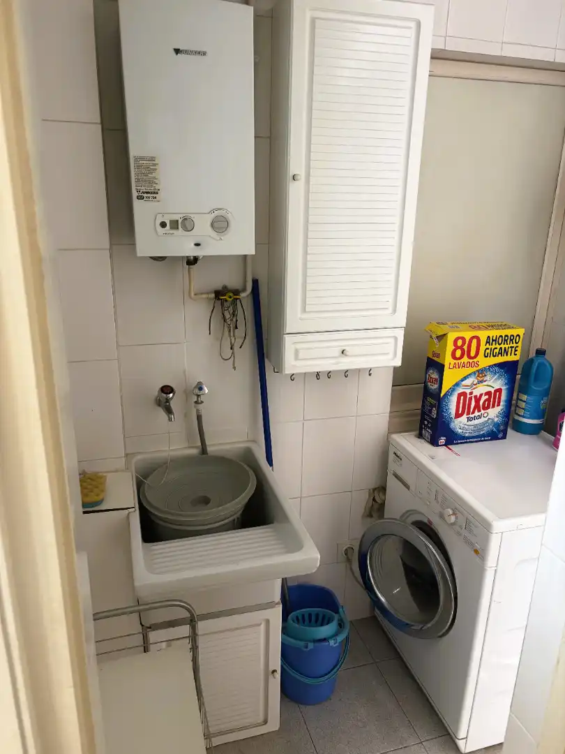 Bathroom of Flat for sale in L'Hospitalet de Llobregat  with Air Conditioner, Furnished and Oven