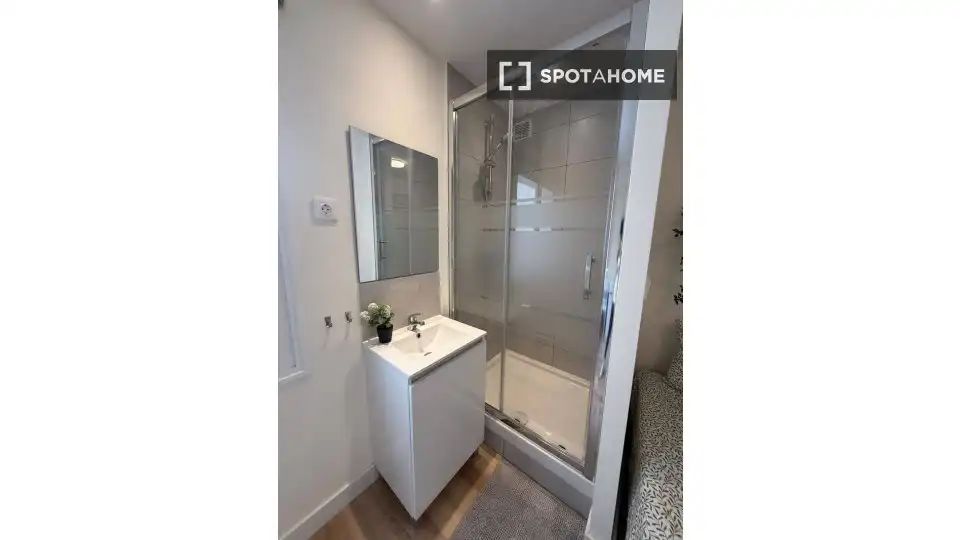 Baño de Piso para compartir en Alicante / Alacant con Aire acondicionado, Terraza y Amueblado