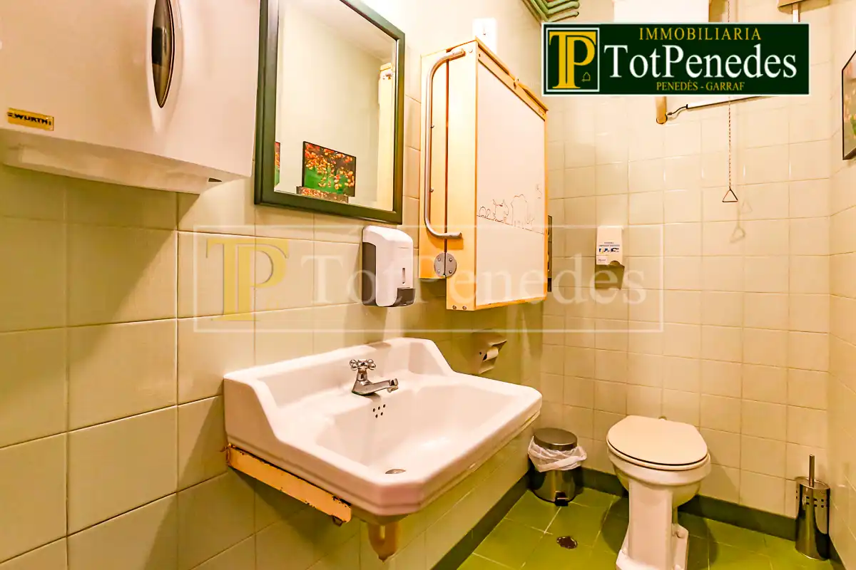 Baño de Local en traspaso en Sant Martí Sarroca con Aire acondicionado, Calefacción y Terraza