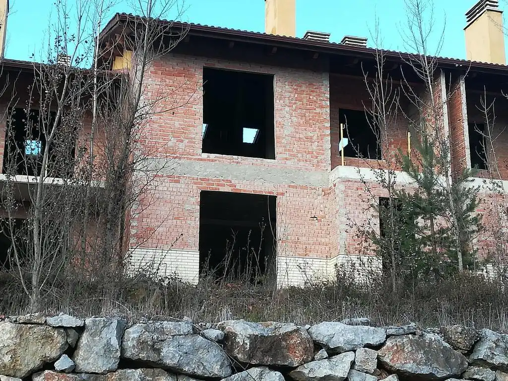 Vista exterior de Edificio en venta en Sojuela