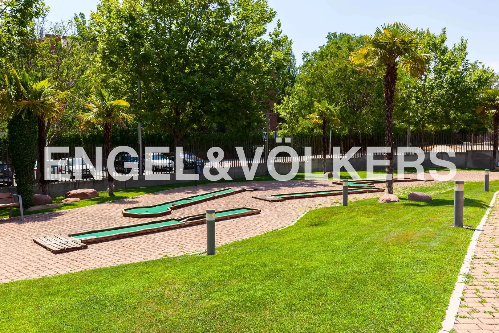 Parking de Ático de alquiler en Pozuelo de Alarcón con Calefacción, Jardín privado y Terraza
