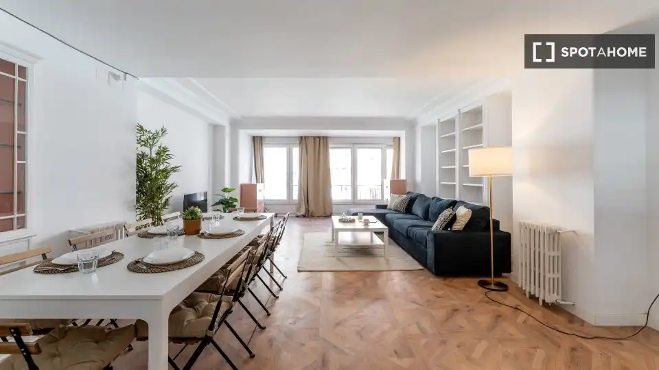 Living room of Flat for rent in Madrid  with Air Conditioner, Heating and Furnished