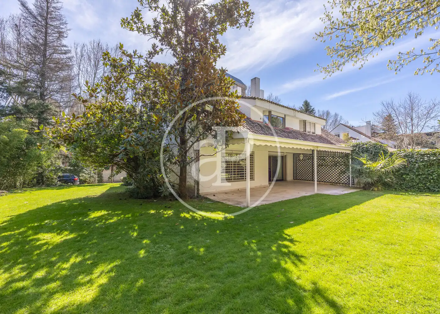 Garten von Einfamilien-Reihenhaus zum Verkauf in Madrid mit Klimaanlage, Heizung und Privatgarten