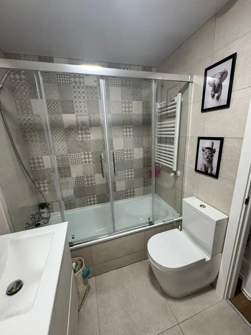 Baño de Piso en venta en Arganda del Rey con Aire acondicionado, Calefacción y Jardín privado