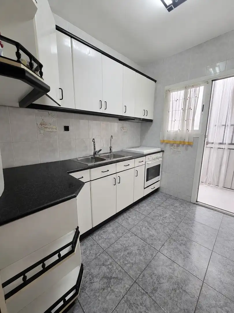 Cocina de Ático en venta en Santa Coloma de Gramenet con Balcón
