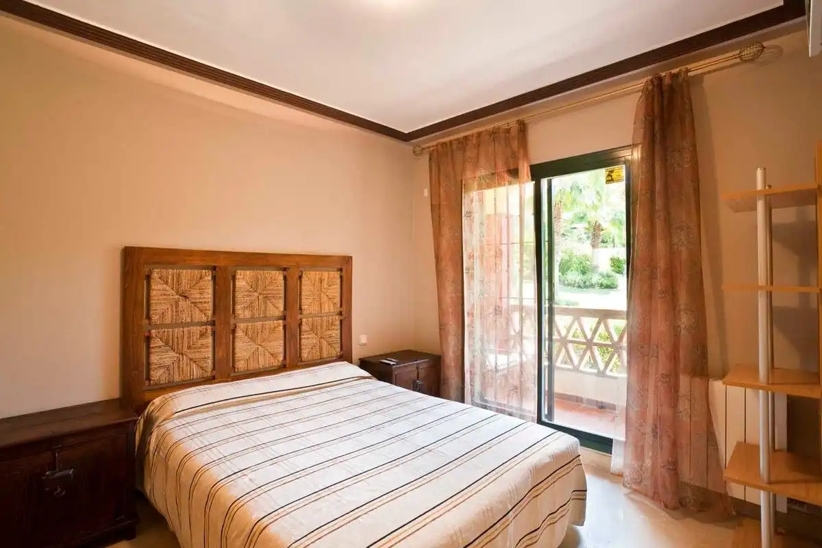 Dormitori de Casa o xalet de lloguer en Marbella amb Aire condicionat, Jardí privat i Terrassa