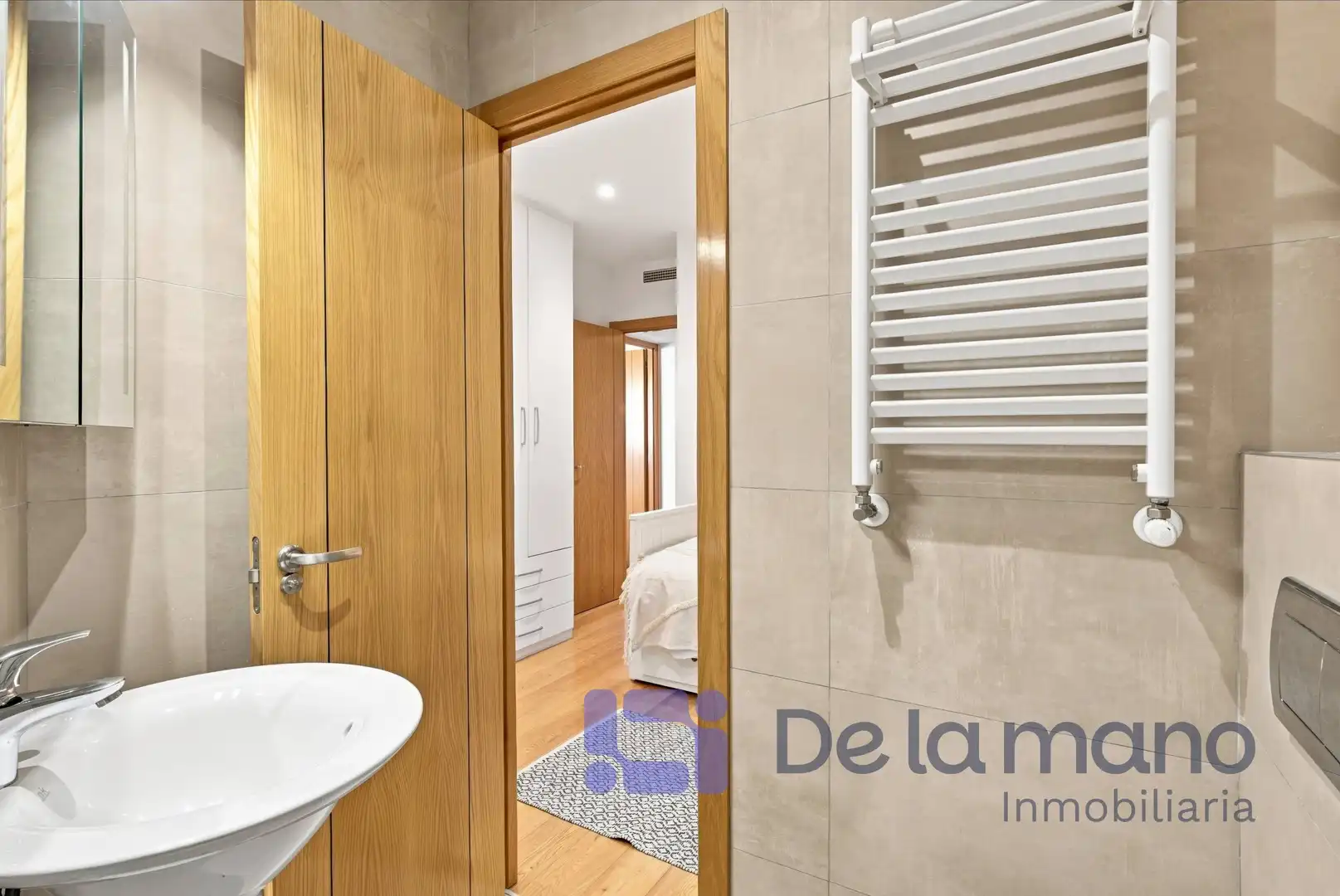 Bathroom of Flat for rent in Madrid  with Air Conditioner, Heating and Furnished