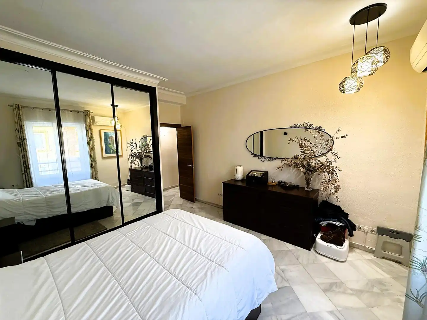 Habitación de Piso en venta en Sevilla con Aire acondicionado, Terraza y Trastero