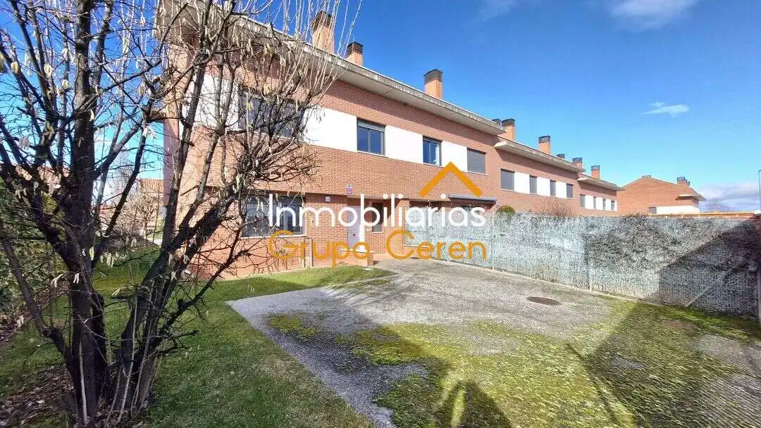 Exterior view of Single-family semi-detached for sale in Cirueña  with Heating, Private garden and Terrace