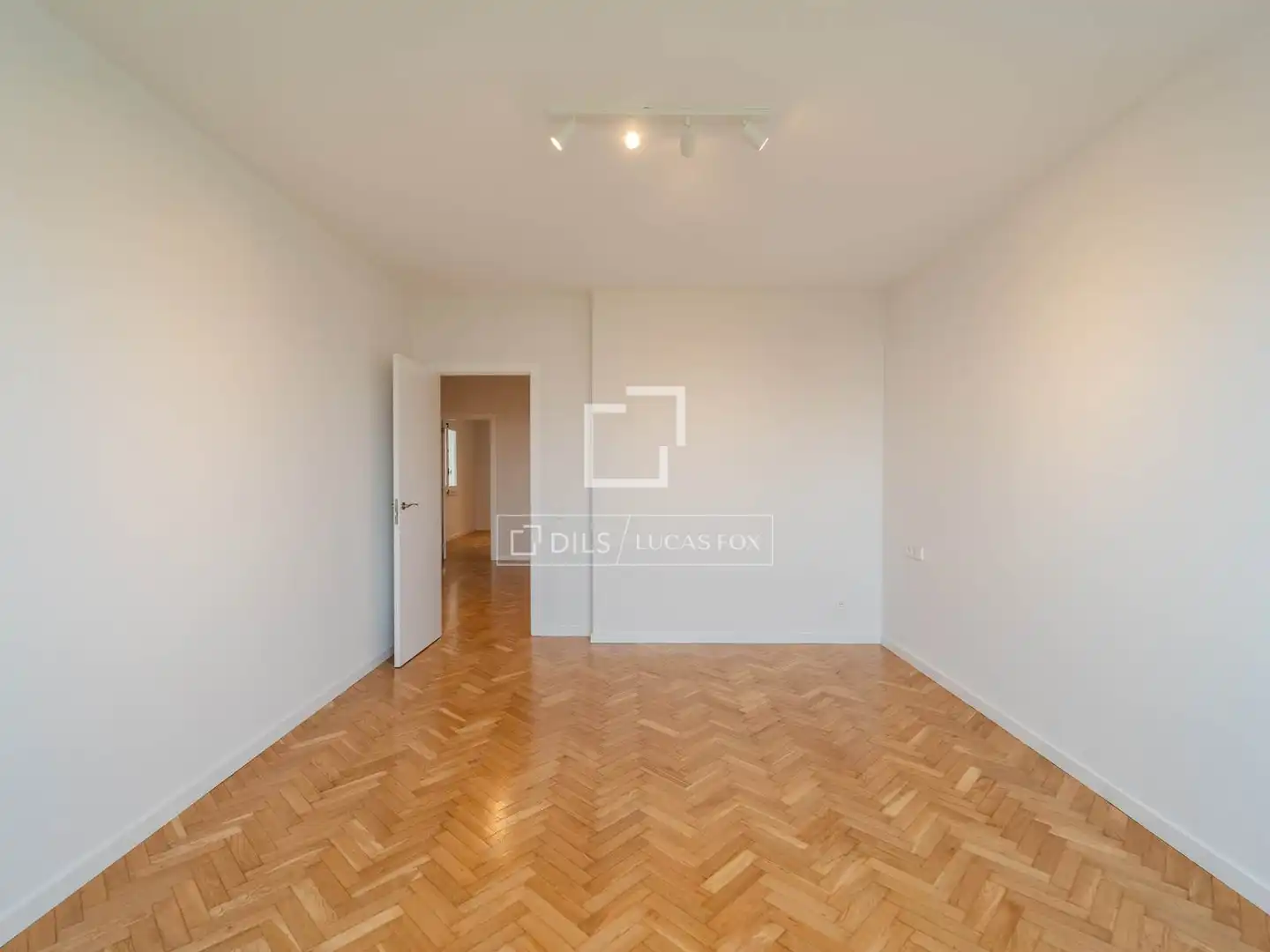 Dormitori de Pis de lloguer en Valencia amb Aire condicionat, Parquet i Terrassa
