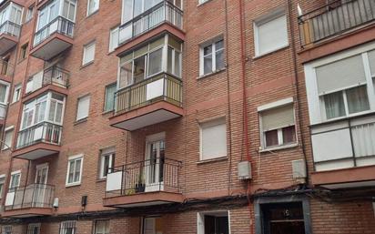 Exterior view of Flat for sale in Valladolid Capital  with Balcony