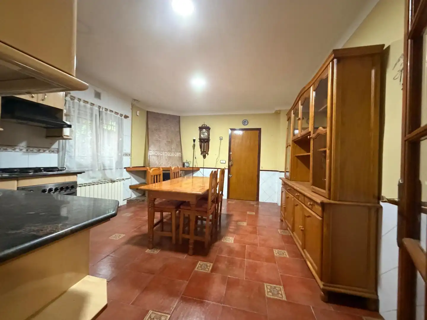 Küche von Haus oder Chalet zum Verkauf in Barberà del Vallès mit Heizung, Privatgarten und Terrasse