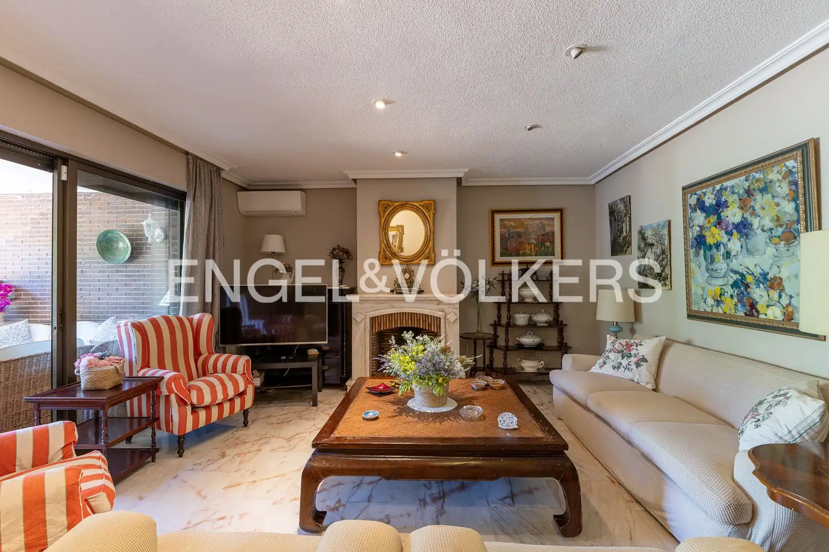 Sala de estar de Casa o chalet en venta en Pozuelo de Alarcón con Aire acondicionado, Calefacción y Jardín privado