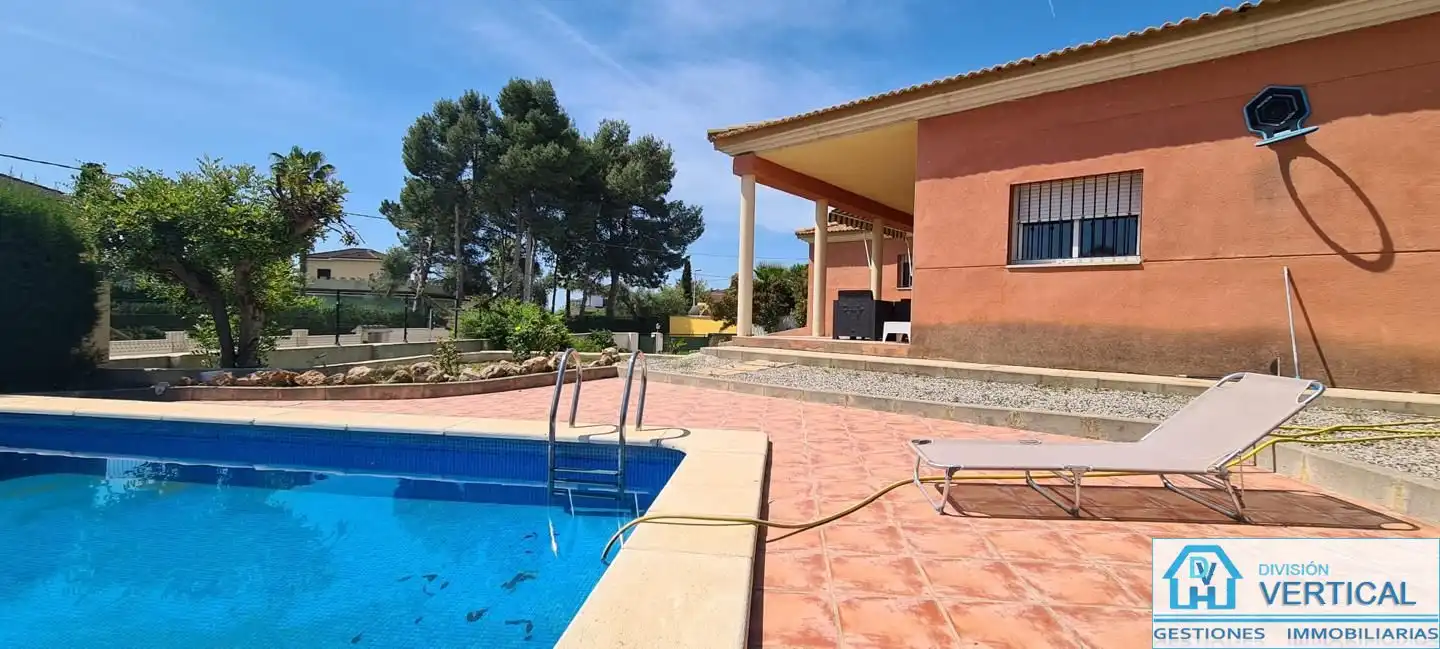 Swimming pool of Houses for rent in Riba-roja de Túria  with Air Conditioner, Private garden and Swimming Pool