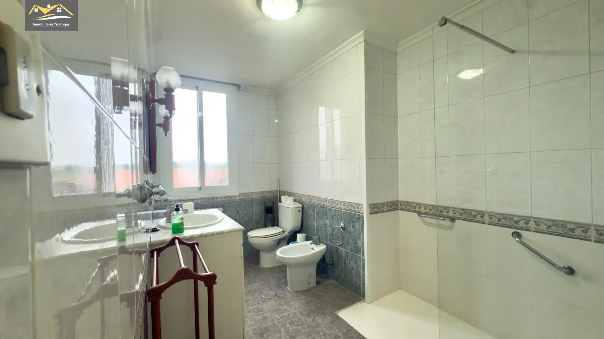 Bathroom of Houses for sale in Ourense Capital   with Private garden, Terrace and Storage room