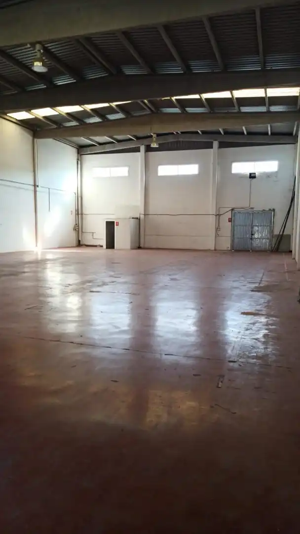Industrial building to rent in Cheste