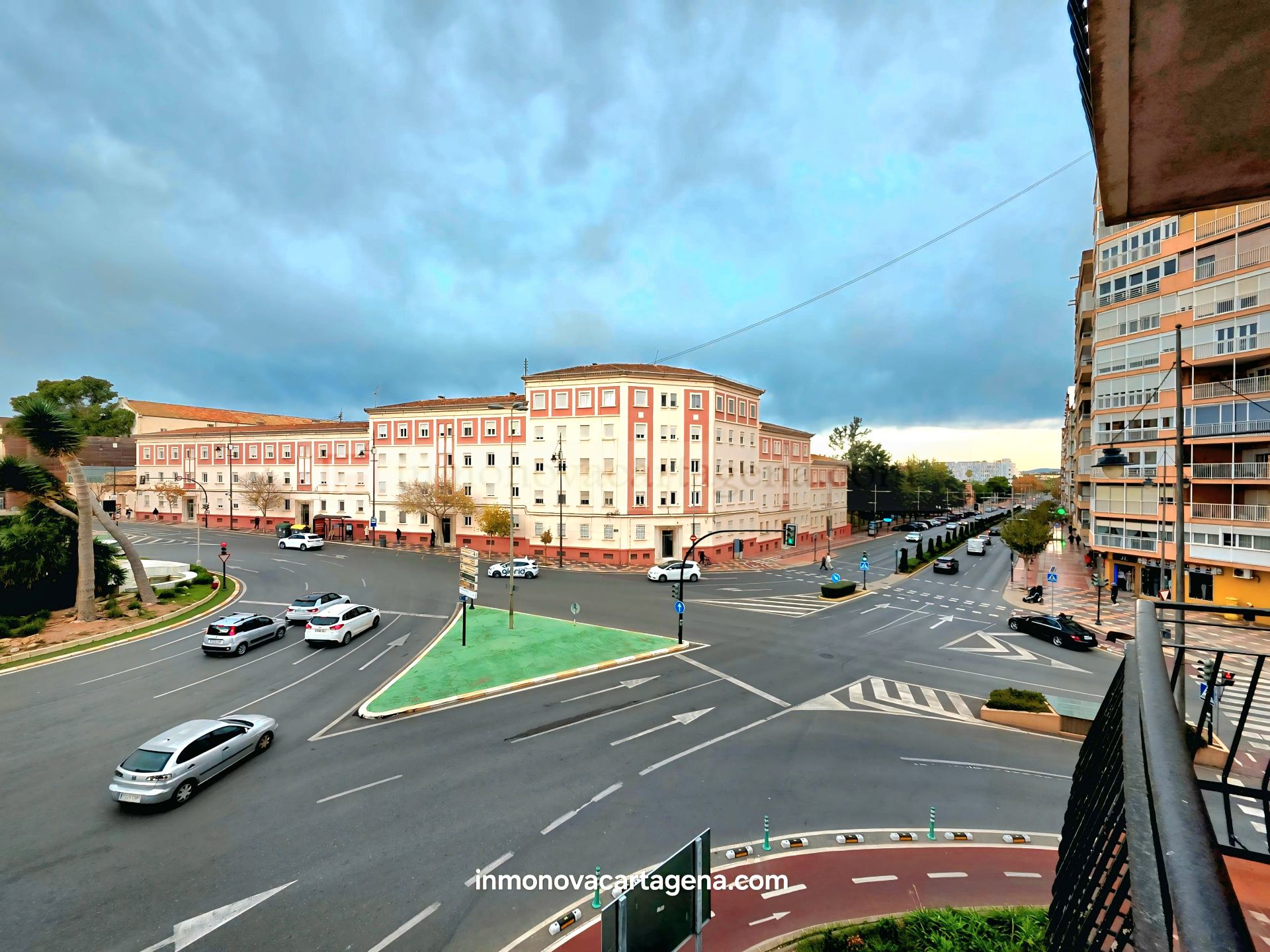 Vista exterior de Piso en venta en Cartagena con Amueblado y Balcón