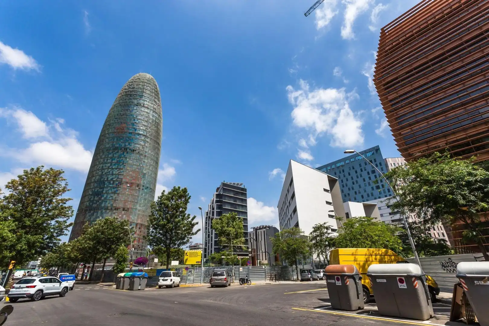 Exterior view of Commercial properties for rent in Barcelona  with Air Conditioner