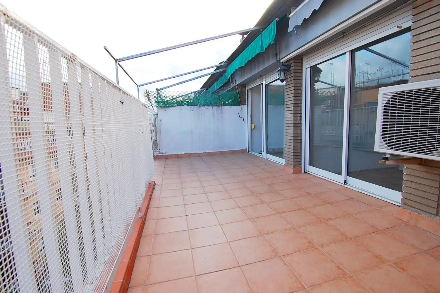 Terraza de Ático en venta en Santa Coloma de Gramenet con Aire acondicionado, Calefacción y Terraza