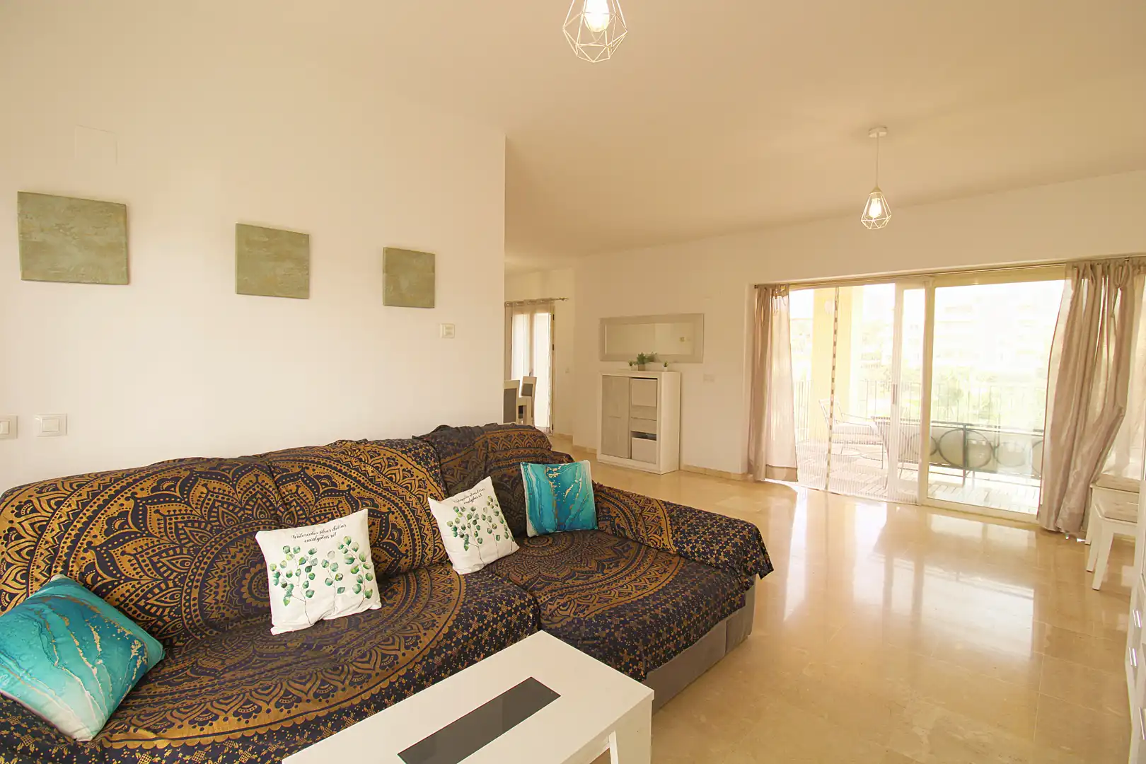 Sala de estar de Piso en venta en Alhaurín de la Torre con Aire acondicionado, Terraza y Piscina comunitaria