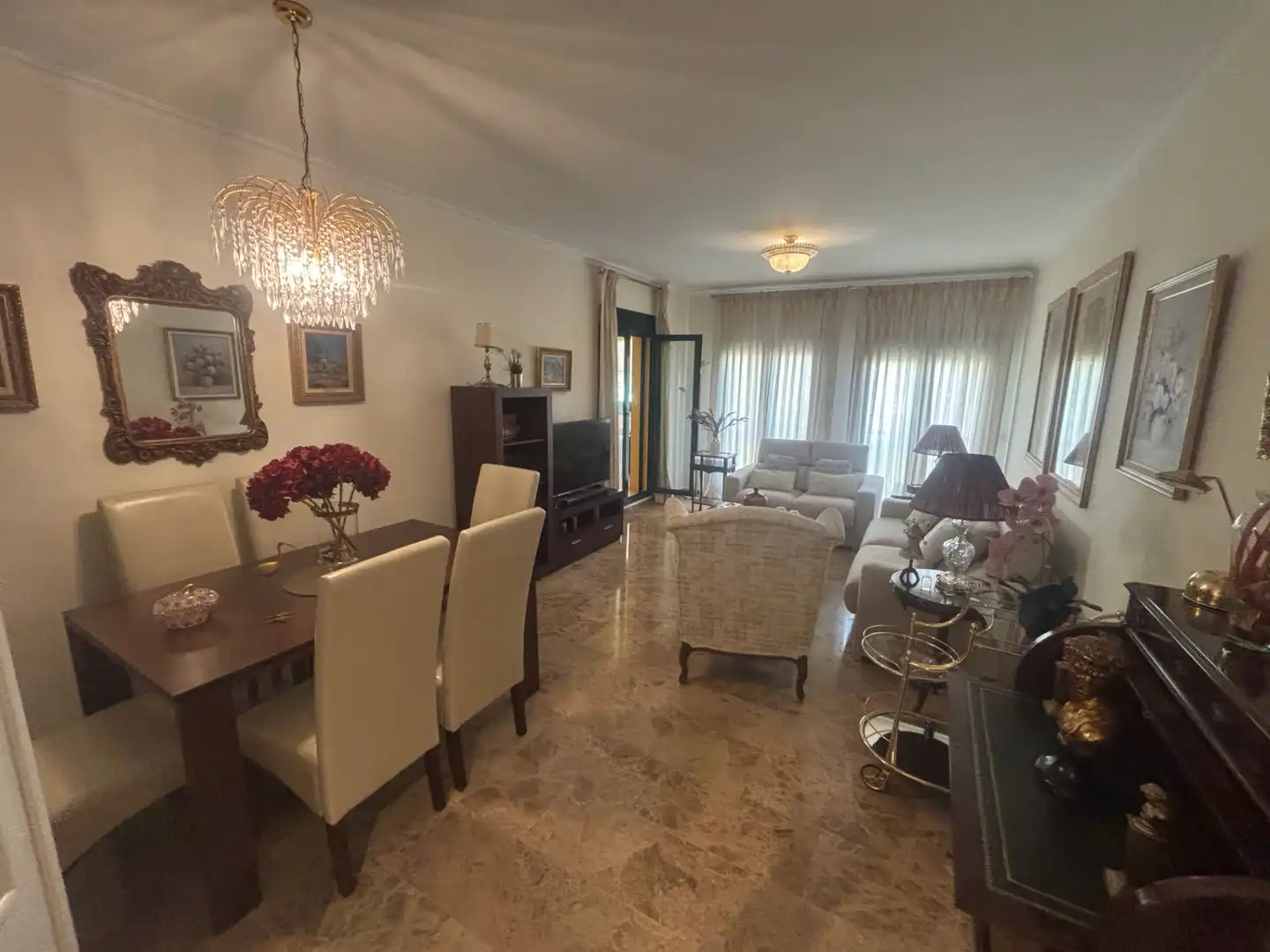 Sala de estar de Piso en venta en Marbella con Aire acondicionado, Terraza y Amueblado