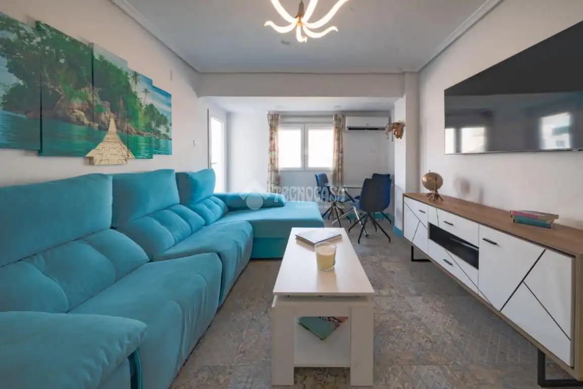 Sala d'estar de Pis en venda en Valencia amb Aire condicionat i Balcó