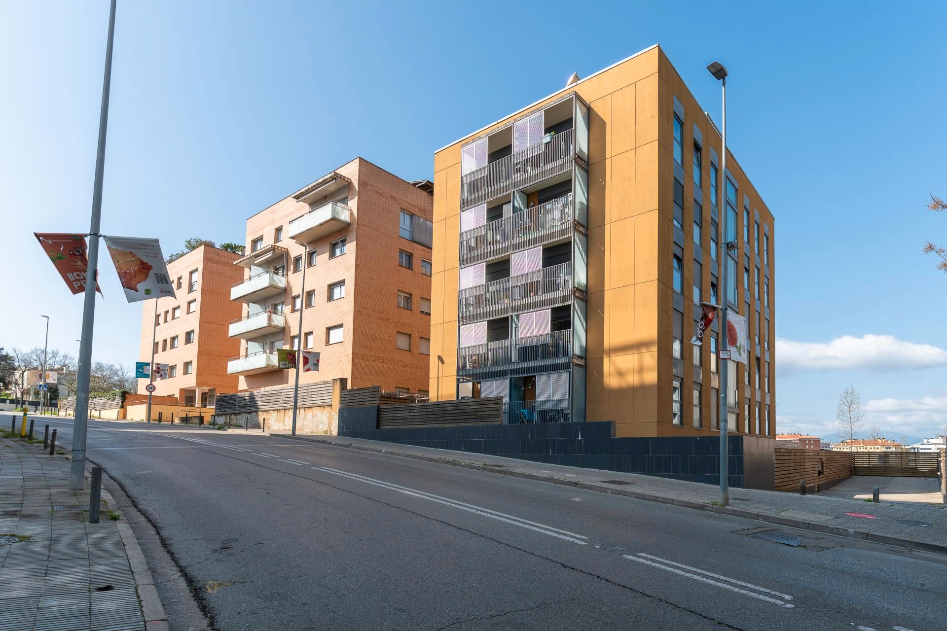 Exterior view of Attic for sale in Girona Capital  with Air Conditioner, Heating and Parquet flooring