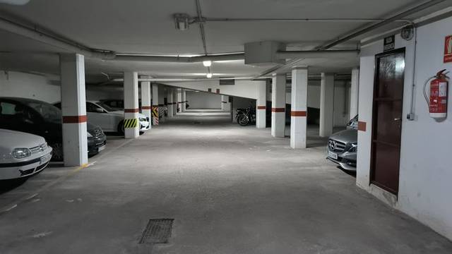 Garaje en Venta en Avenida Monteazahar, 1 en Beniaján