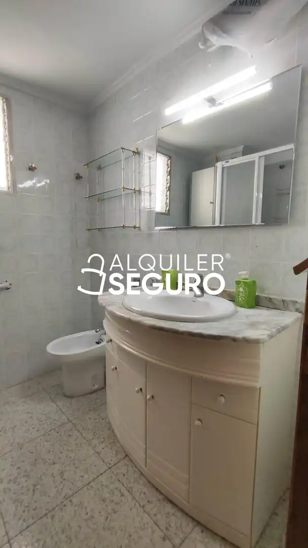 Bathroom of Flat for rent in Sagunto / Sagunt  with Air Conditioner, Terrace and Furnished