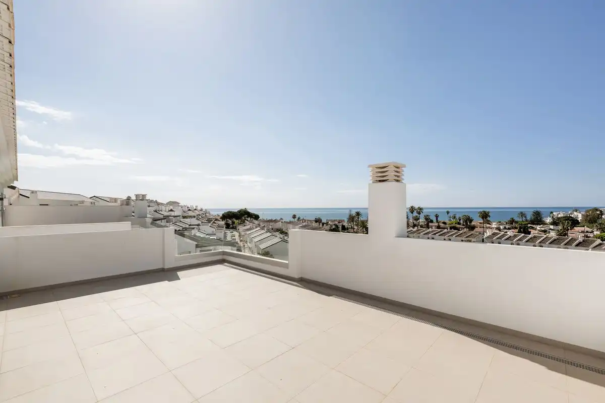 Terrassa de Dúplex en venda en Estepona amb Aire condicionat, Terrassa i Piscina comunitària