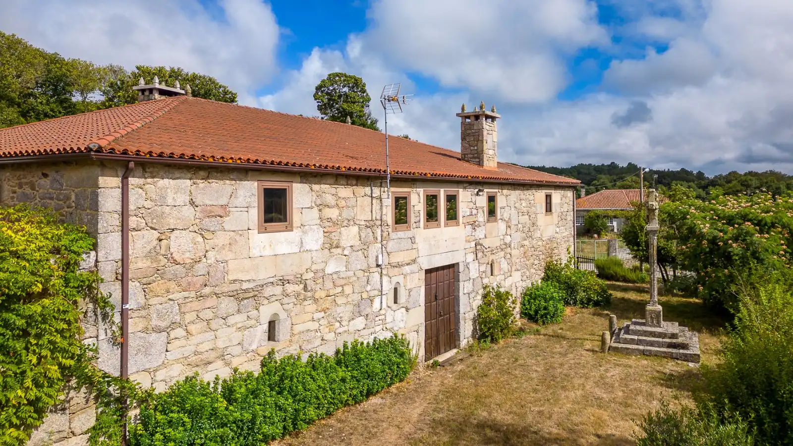 Vista exterior de Finca rústica en venda en Chantada amb Aire condicionat, Calefacció i Jardí privat