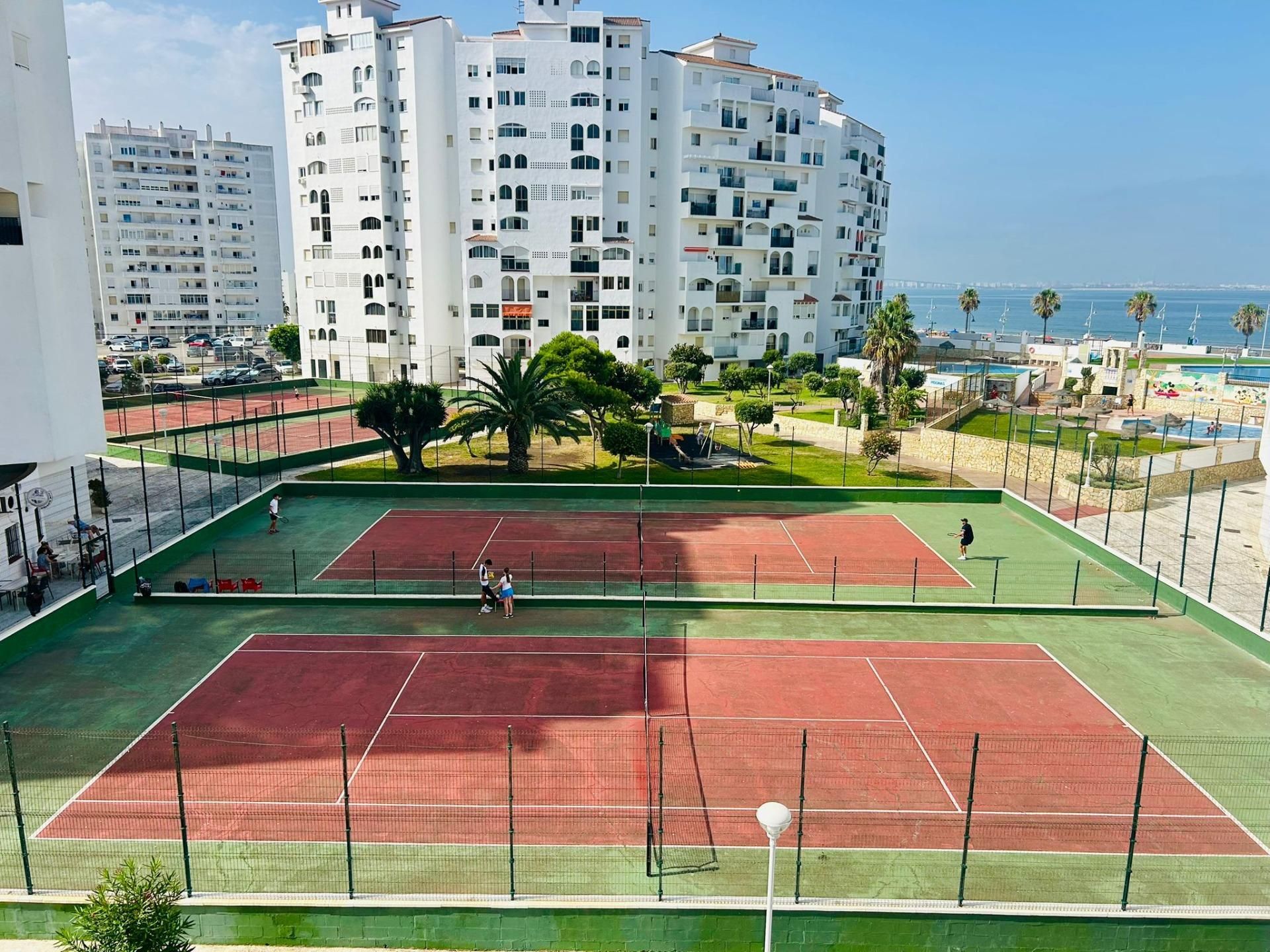 Vista exterior de Pis en venda en El Puerto de Santa María amb Jardí privat, Terrassa i Traster