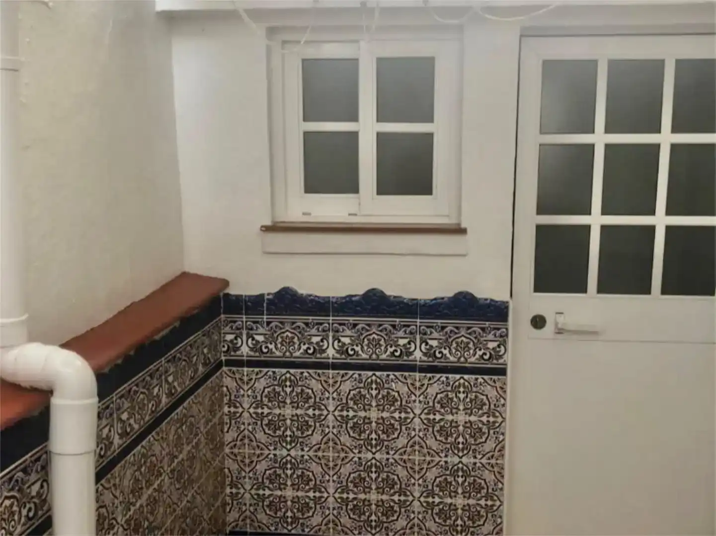Bany de Dúplex de lloguer en Algeciras amb Aire condicionat, Moblat i Rentadora