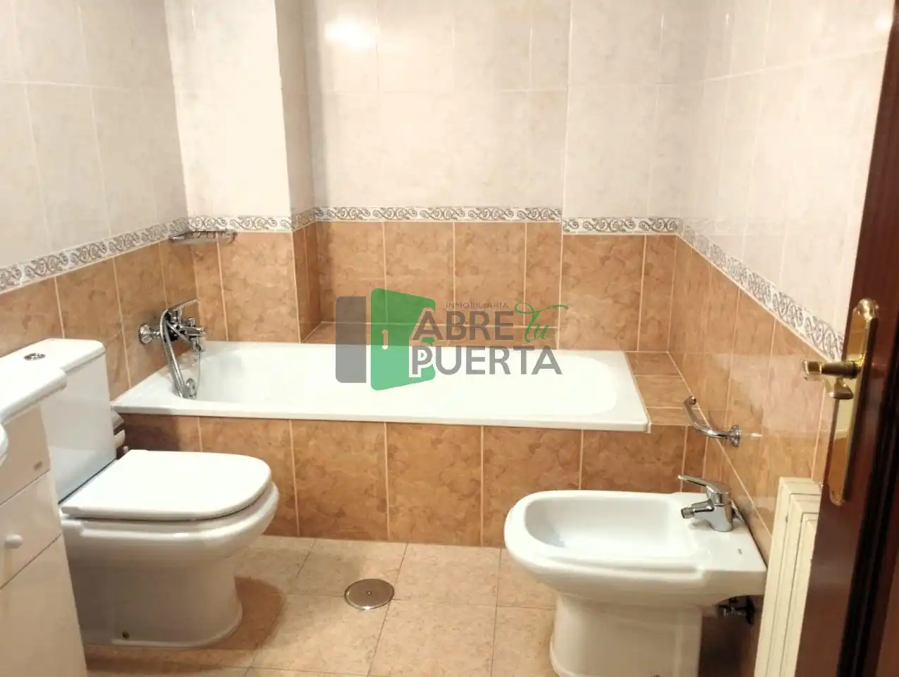 Bany de Pis en venda en Ourense Capital  amb Aire condicionat, Calefacció i Parquet