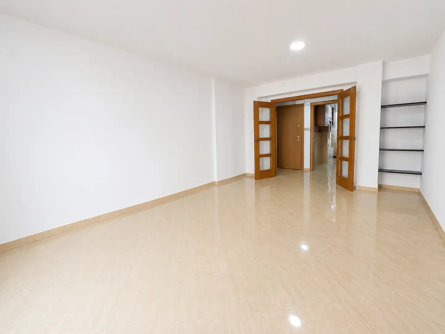 Flat for sale in Valencia  with Air Conditioner, Furnished and Oven