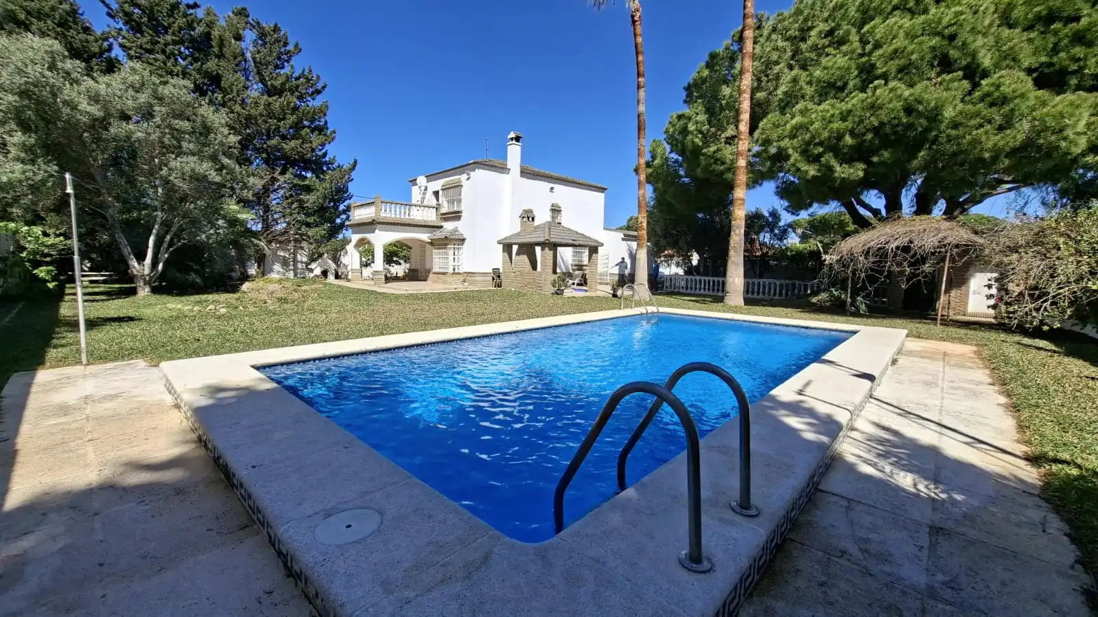 Casa o xalet en venda a Camino del Antilope, 7, Las Lagunas - Campano