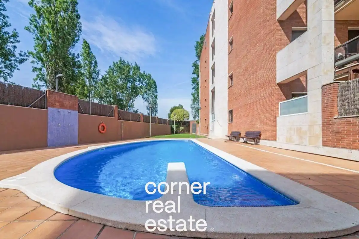 Exterior view of Ground floor for sale in Sant Cugat del Vallès  with Heating, Parquet flooring and Terrace