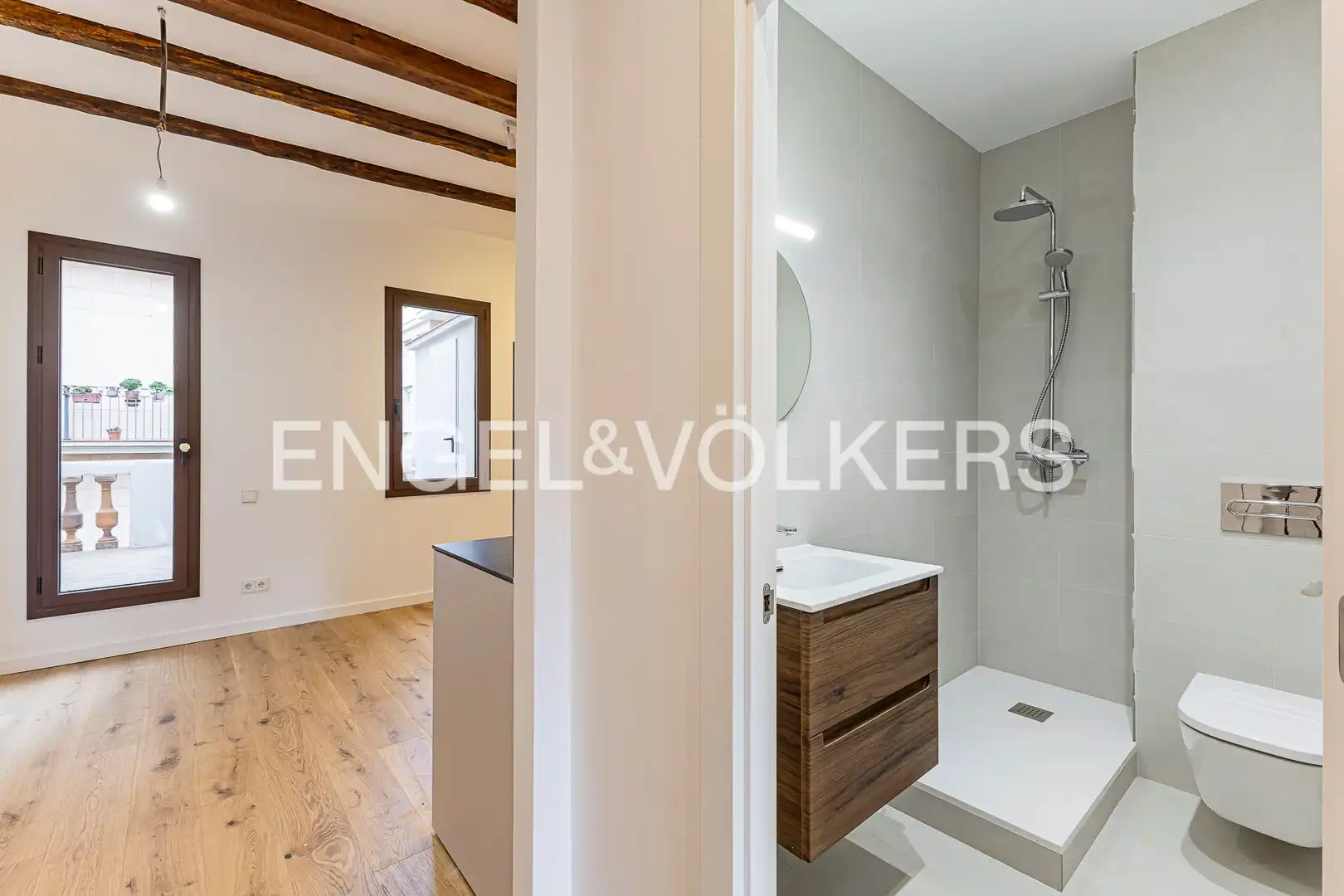 Bathroom of Flat for sale in Barcelona  with Heating and Balcony