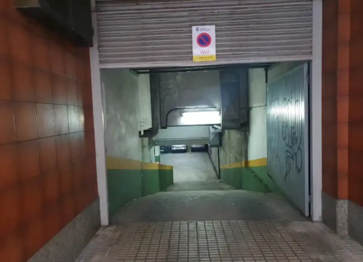 Einzelparkplatz mit Aufzug zum Verkauf in Rúa Álvaro Cunqueiro, imagen 4