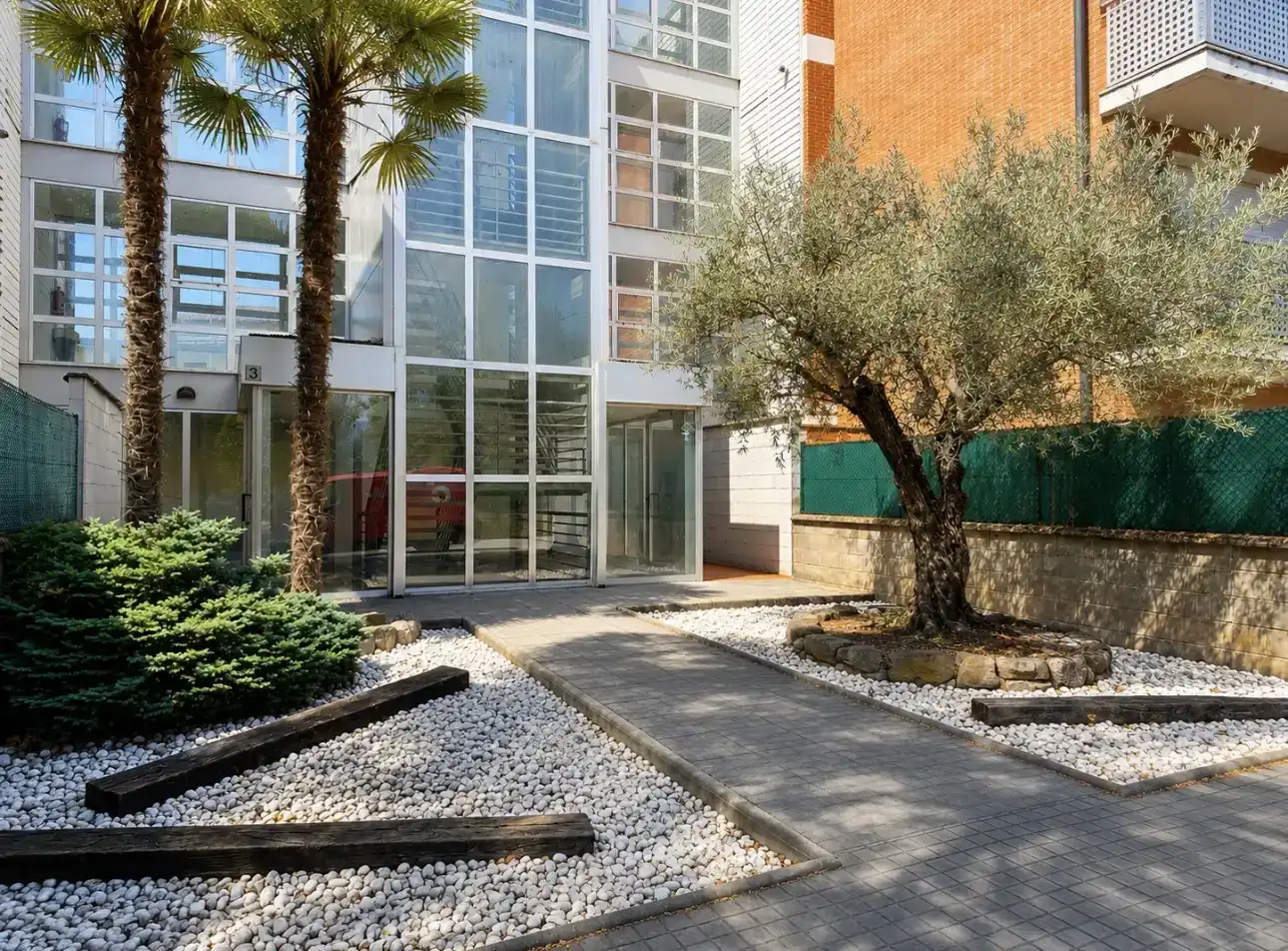 Vista exterior de Pis en venda en La Pobla de Segur amb Balcó