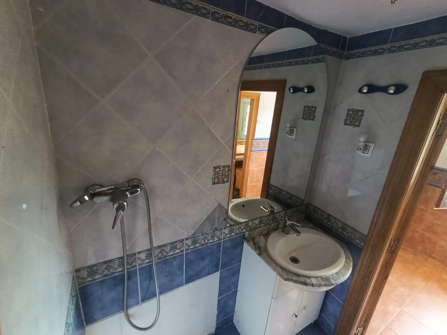 Badezimmer von Country house zum Verkauf in San Martín del Rey Aurelio mit Balkon