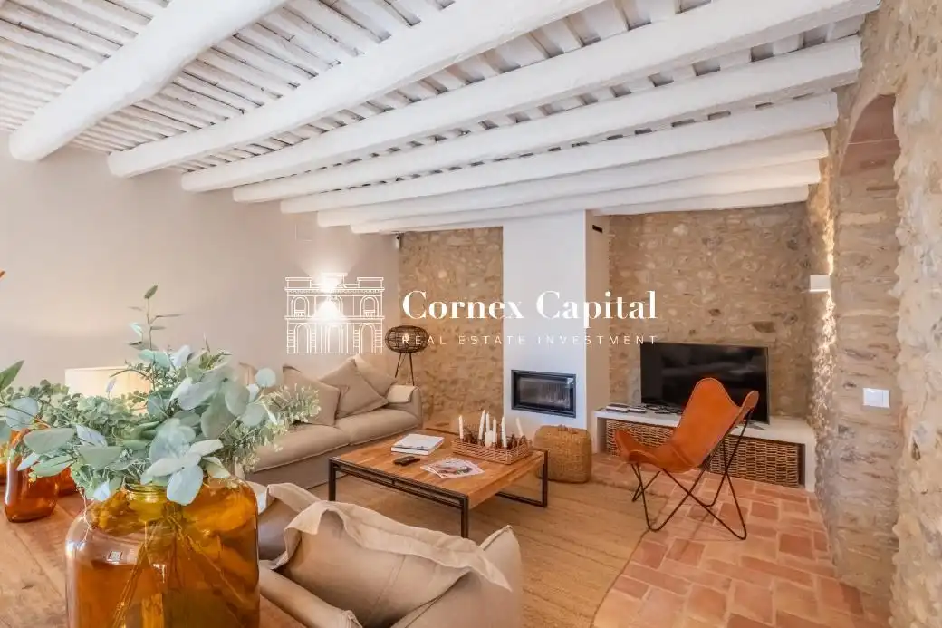 Sala de estar de Casa o chalet en venta en La Bisbal d'Empordà con Aire acondicionado, Calefacción y Jardín privado