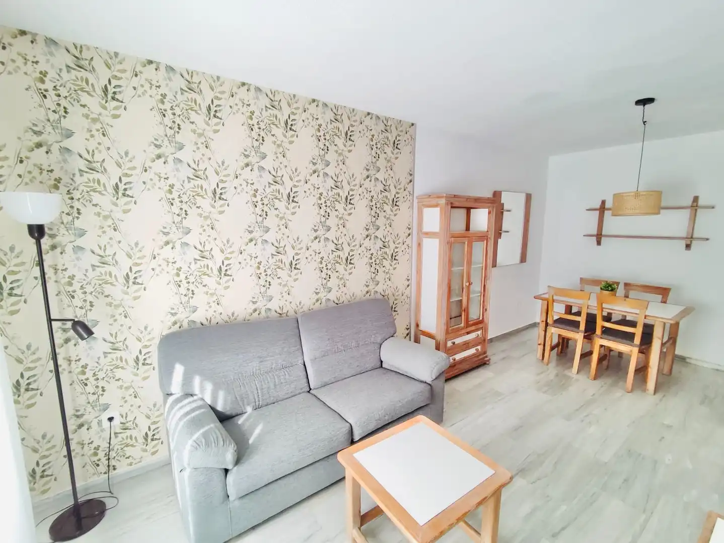 Sala de estar de Apartamento de alquiler en Granada con Aire acondicionado, Calefacción y Amueblado
