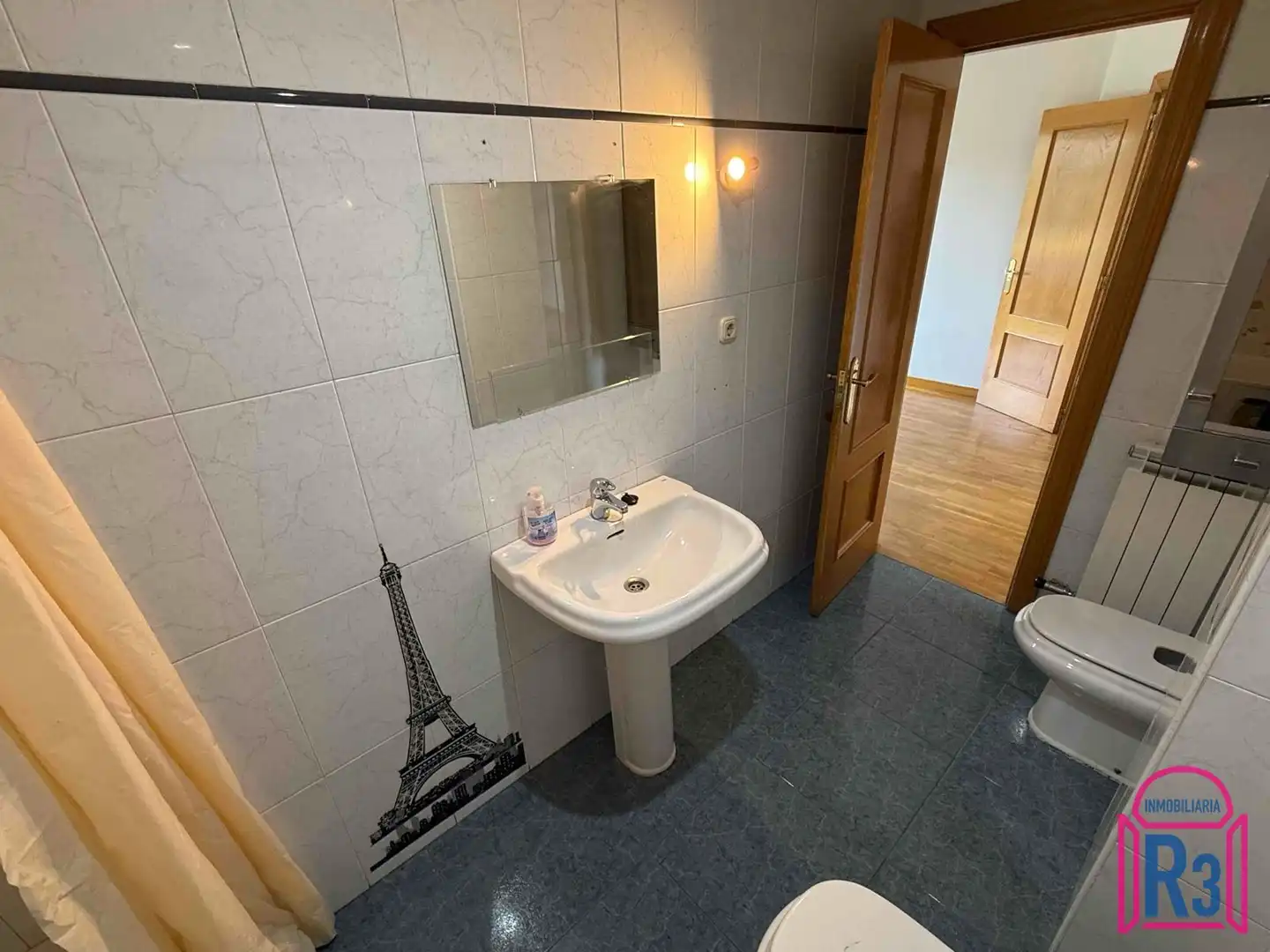 Baño de Piso de alquiler en León Capital  con Calefacción, Terraza y Trastero