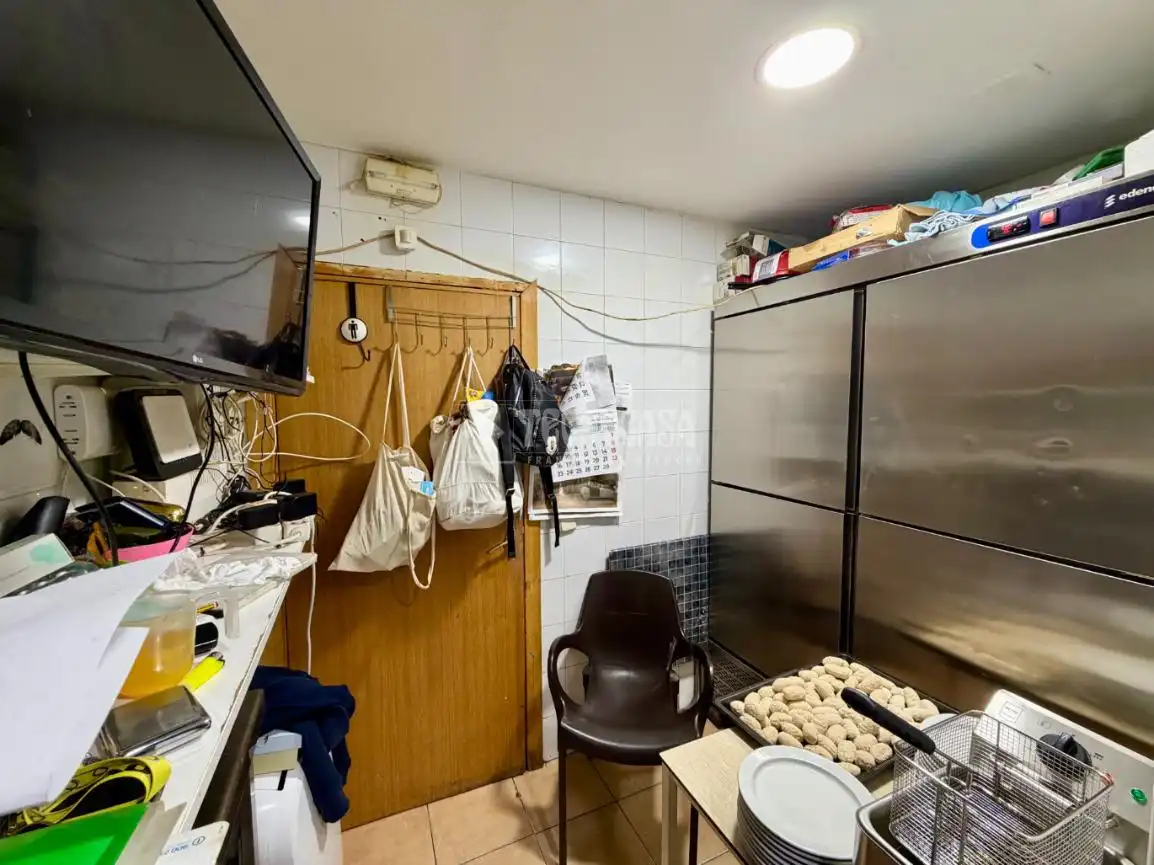 Cuina de Local en venda en Villanueva de la Torre amb Aire condicionat, Calefacció i Terrassa