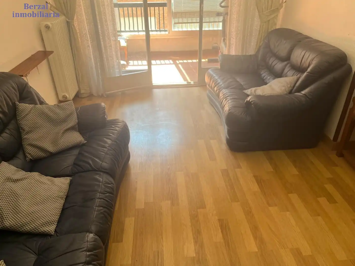 Sala d'estar de Pis en venda en  Logroño amb Calefacció, Terrassa i Traster
