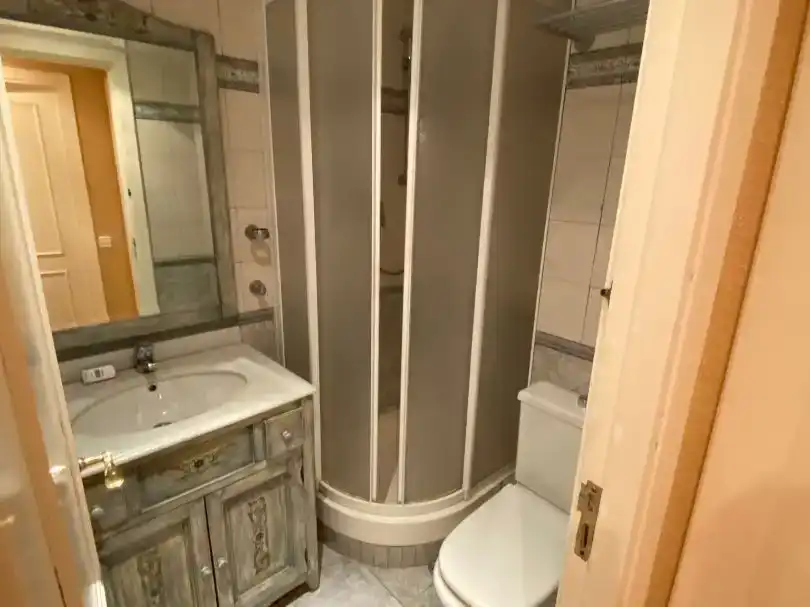 Badezimmer von Wohnungen zur Miete in  Pamplona / Iruña
