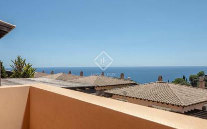 Vista exterior de Casa o xalet en venda en Tossa de Mar amb Terrassa, Piscina i Balcó