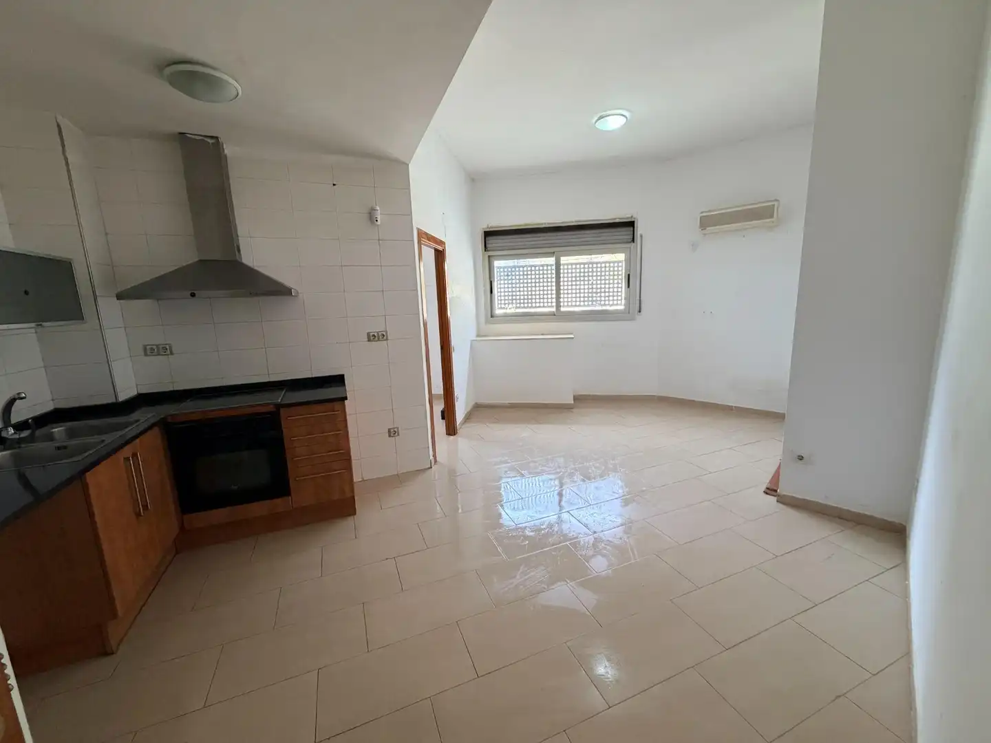 Cuina de Planta baixa en venda en Blanes amb Piscina comunitària