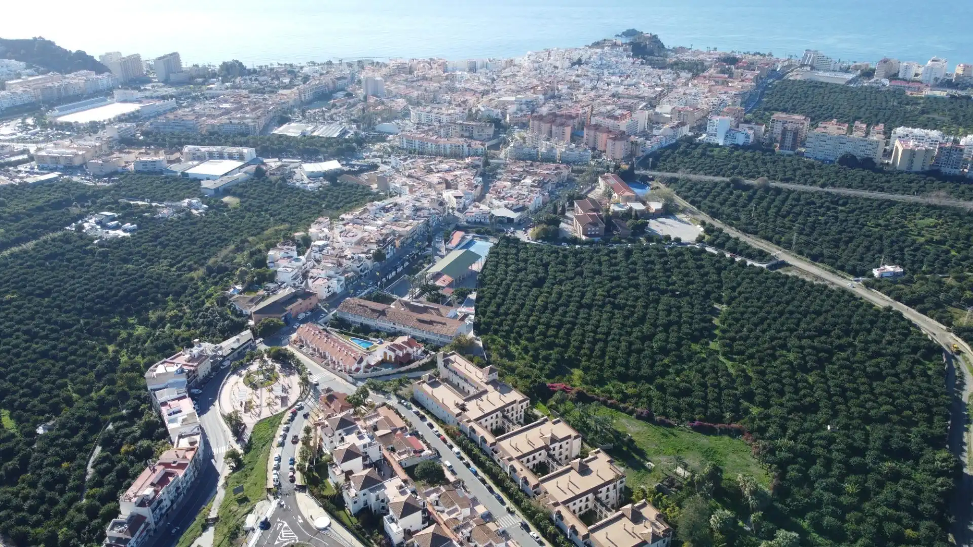 Vista exterior de Casa adosada en venta en Almuñécar con Terraza, Balcón y Piscina comunitaria